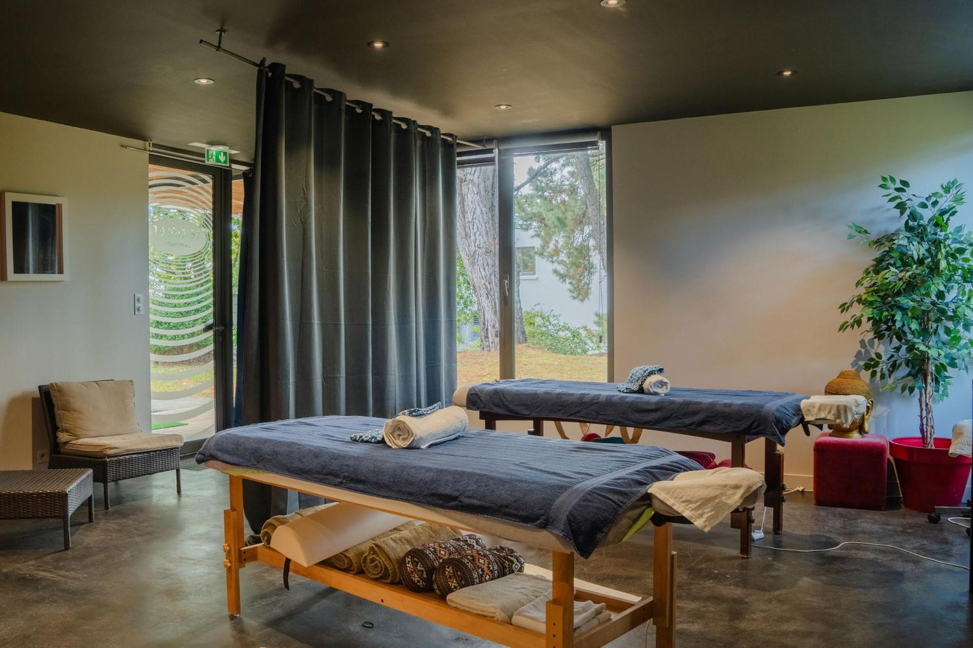 Le Galet Hotel & Spa Сен-Филибер Екстериор снимка